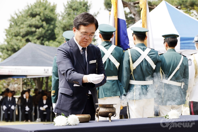 “영웅들의 고귀한 희생과 헌신 잊지 않겠다”