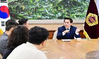 임만균 서울시의장, 서울시 교통실장과 도시철도사업 논의